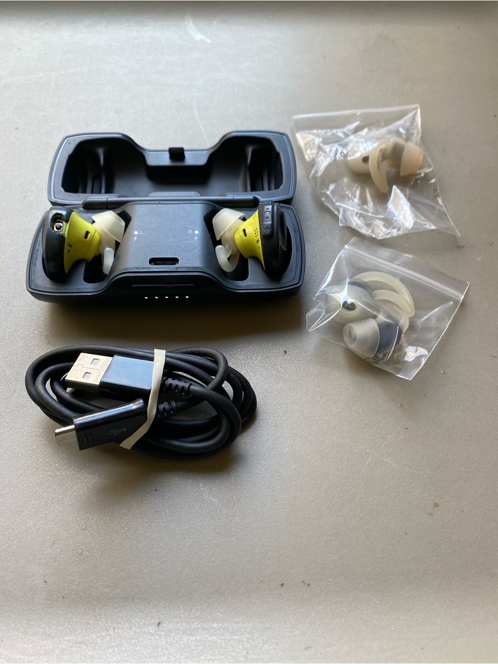 Bose SoundSport Free Wireless In-Ear Headphones (READ)